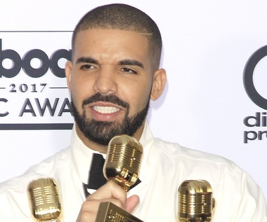 Drake całuje nieletnią fankę na koncercie. "Nie wiem czy powinienem czuć się winny"