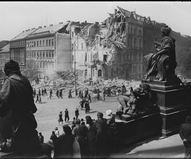 Praga poraniona wojną. Zobacz niepublikowane dotąd zdjęcia