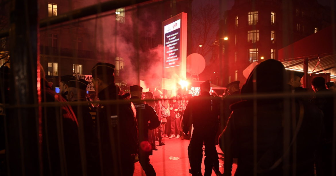 Starcia przed ceremonią Cezarów. Policja użyła gazu łzawiącego