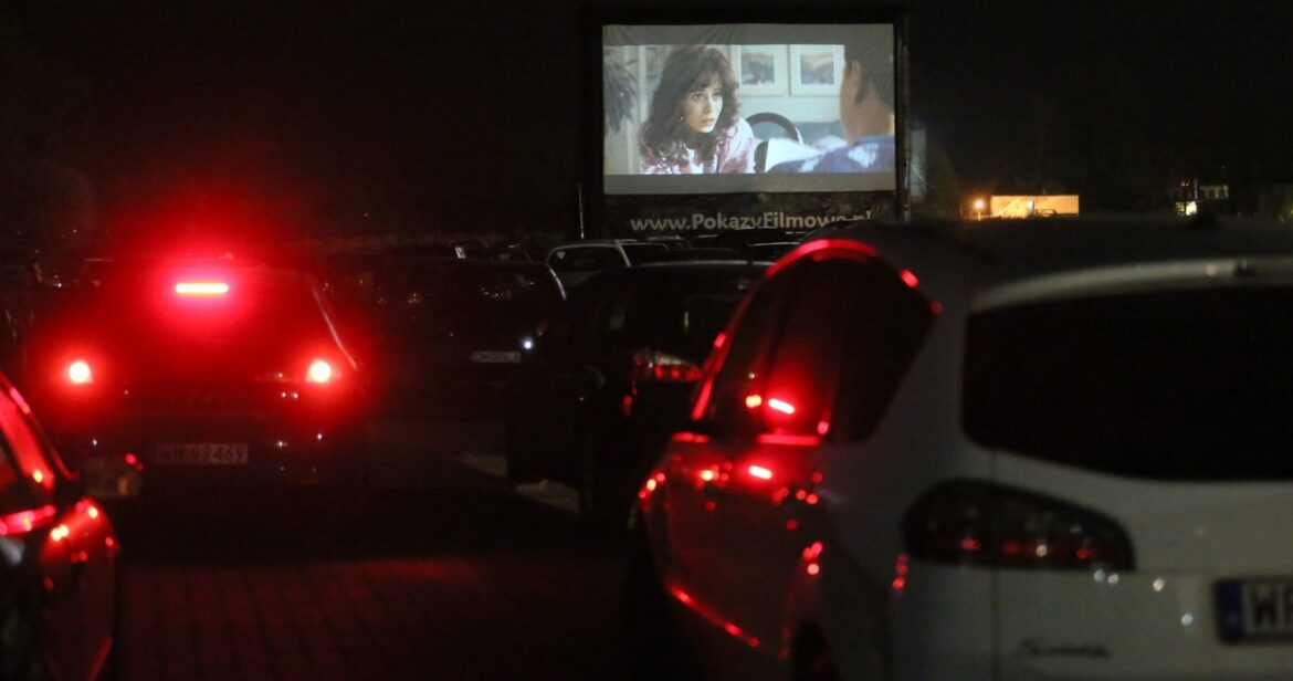 Oscarowa klasyka i polskie premiery. A widzowie w autach