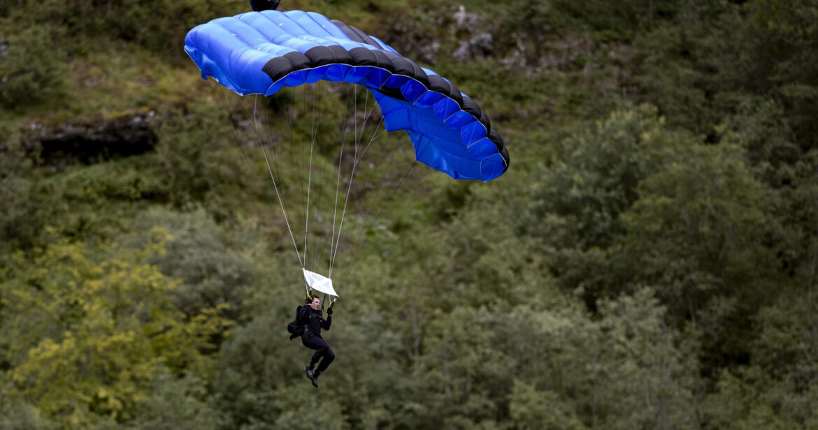 Popis kaskaderski Tom Cruise na planie "Mission: Impossible 7" [ZOBACZ FILM]