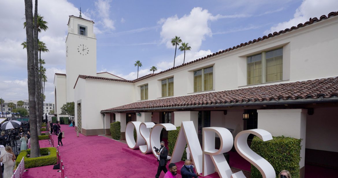 Oscary 2021: Ceremonia w cieniu pandemii. Do kogo trafią statuetki? [RELACJA]