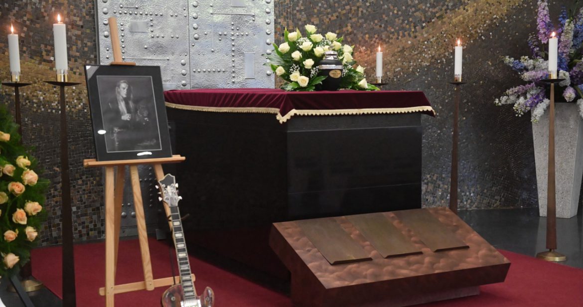 Andrzej Nowak spoczął na Powązkach. "Pobudzał wyobraźnię fanów"