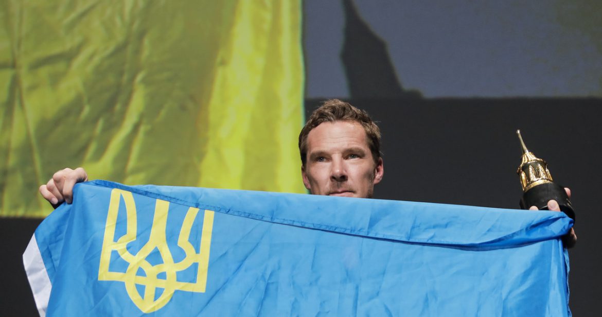 Na gali z flagą Ukrainy. Gest Benedicta Cumberbatcha