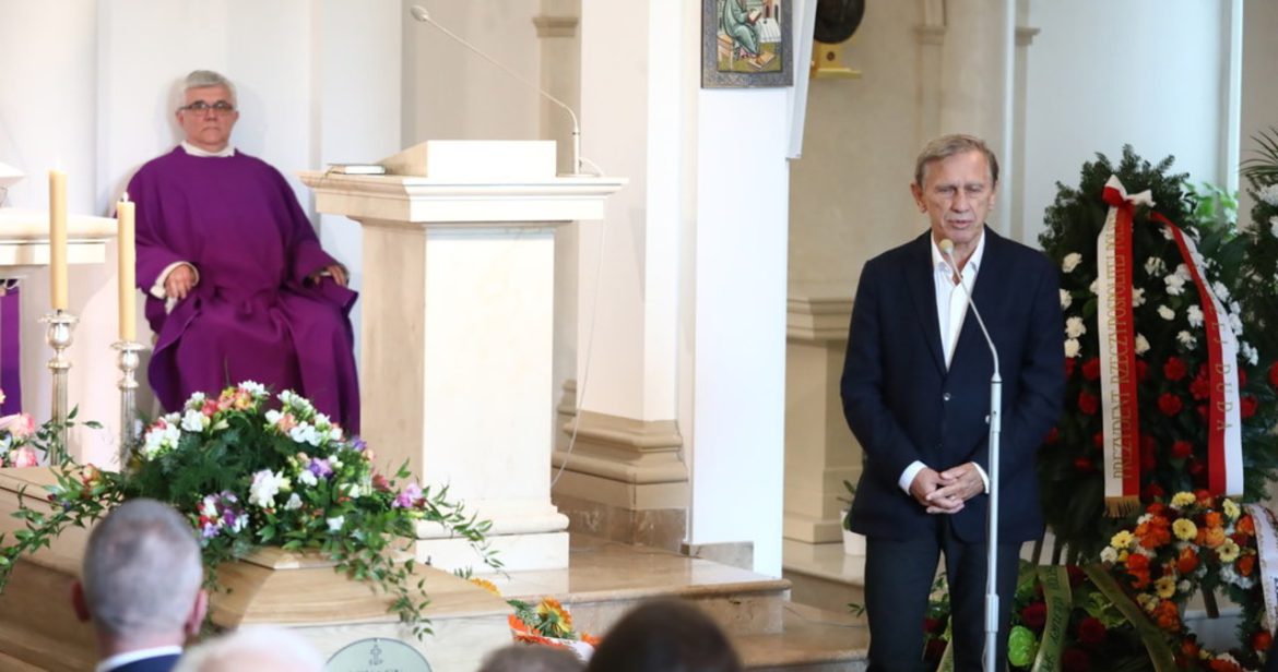 "Obdarował nas pięknem". Ignacy Gogolewski spoczął na cmentarzu w Otwocku