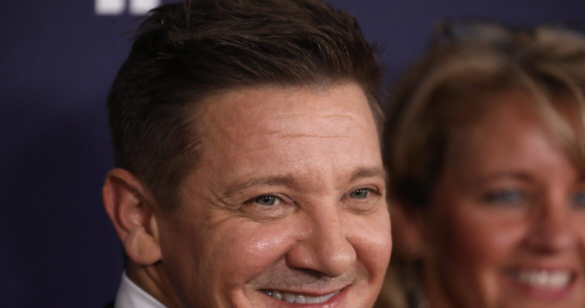 Jeremy Renner opuścił szpital. "Jest bojownikiem"