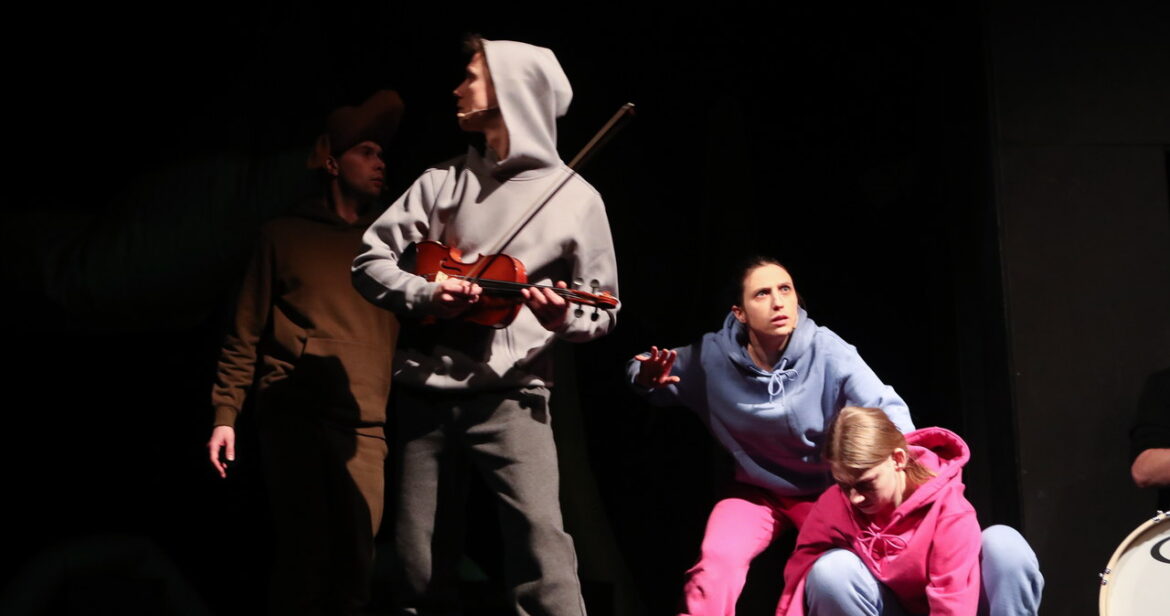 W Teatrze Pinokio premiera spektaklu o wojnie zrealizowanego w języku fonicznym i migowym