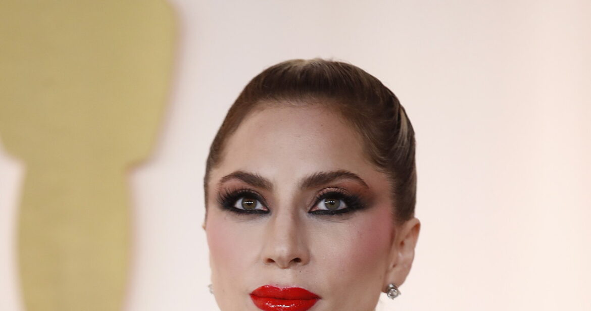 Lady Gaga na Oscarach. Akustycznie i bez makijażu