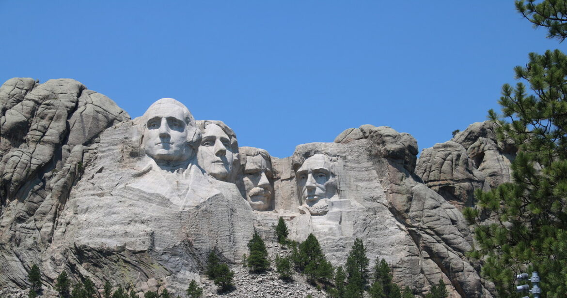 "Ameryka i my: podróże po USA". Nowa książka Pawła Żuchowskiego i Lidii Krawczuk