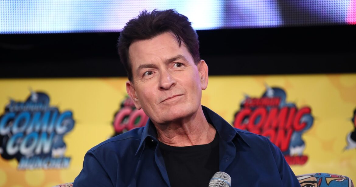 Charlie Sheen zaatakowany w swoim domu. Sąsiadka próbowała go udusić