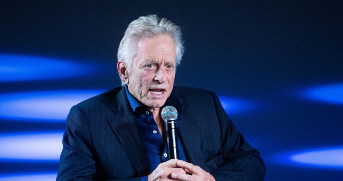 Michael Douglas i Scarlett Johansson spokrewnieni. Aktor był zaskoczony