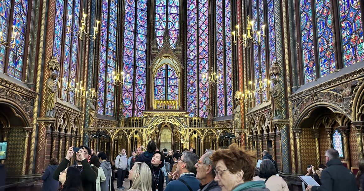 „Klejnot gotyckiej architektury”. Tłumy w paryskiej Sainte-Chapelle