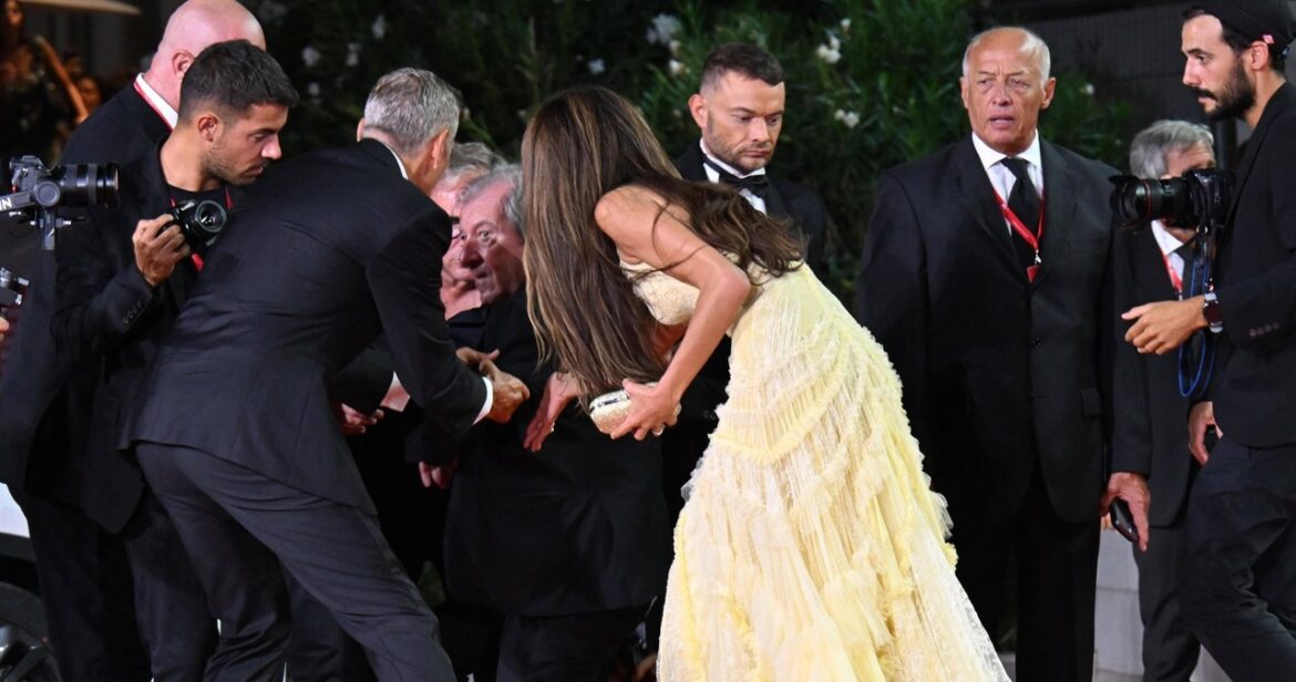 George Clooney pomógł fotoreporterowi. Wszystko nagrały kamery