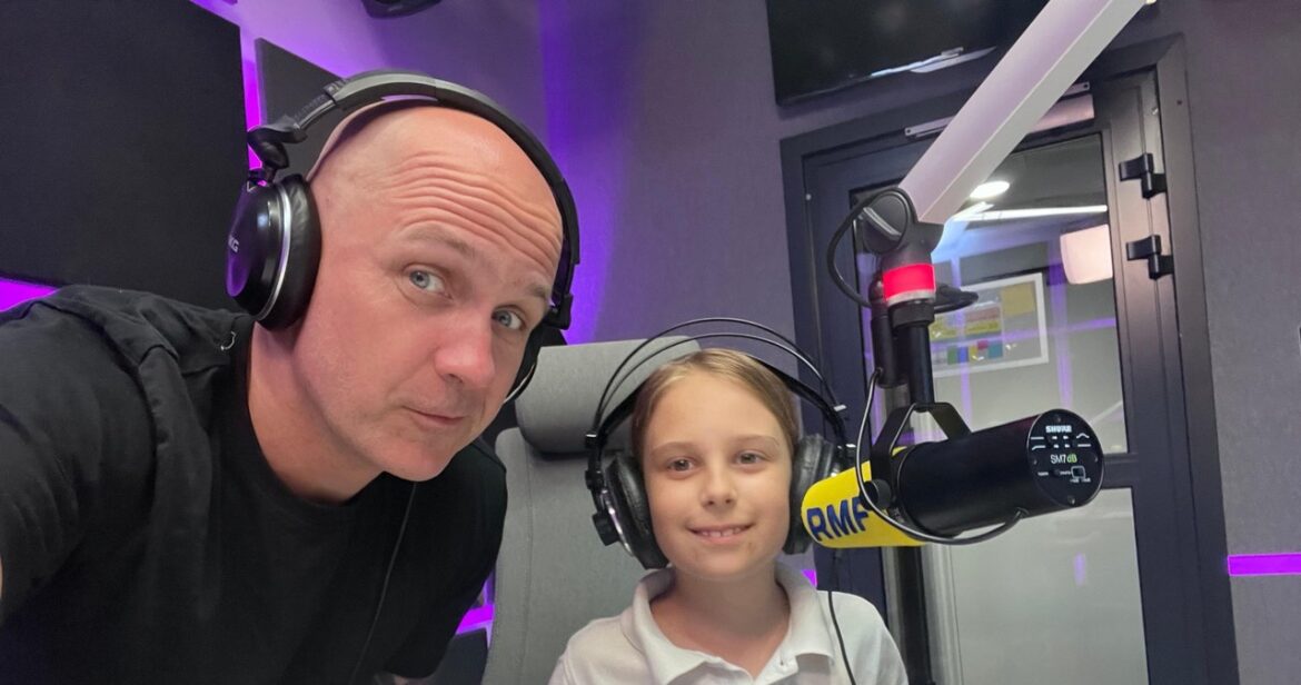 "Juleczka z pudełeczka". Niezwykła książka dziennikarza RMF FM Przemysława Skowrona i jego córeczki