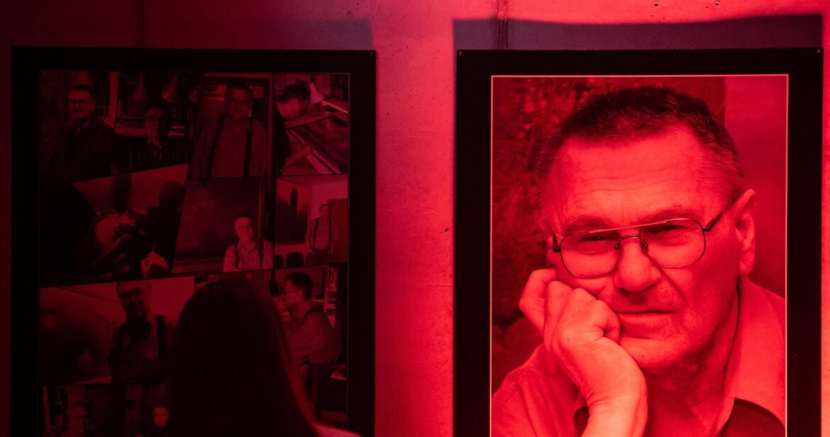 ​Zdzisław Beksiński zginął 20 lat temu. Nazywany jest "malarzem koszmarów"