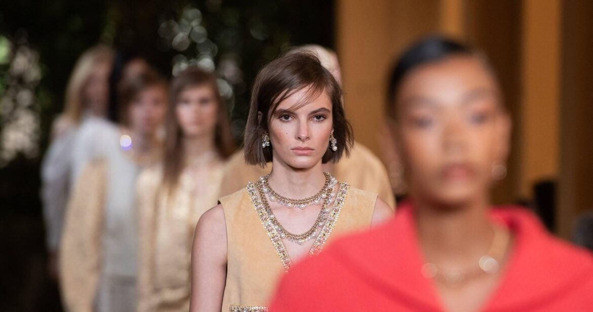 Nowa era w Chanel. Polak w zespole francuskiego domu mody