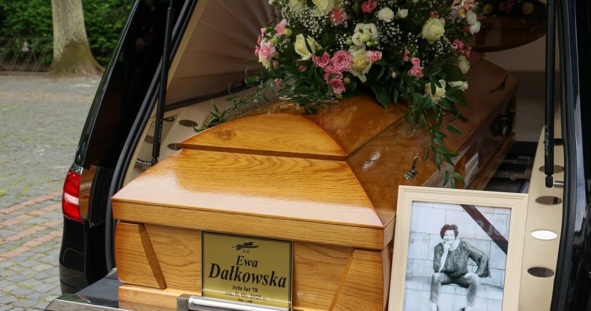 Ostatnie pożegnanie Ewy Dałkowskiej. "Trudno pogodzić się z Jej odejściem"