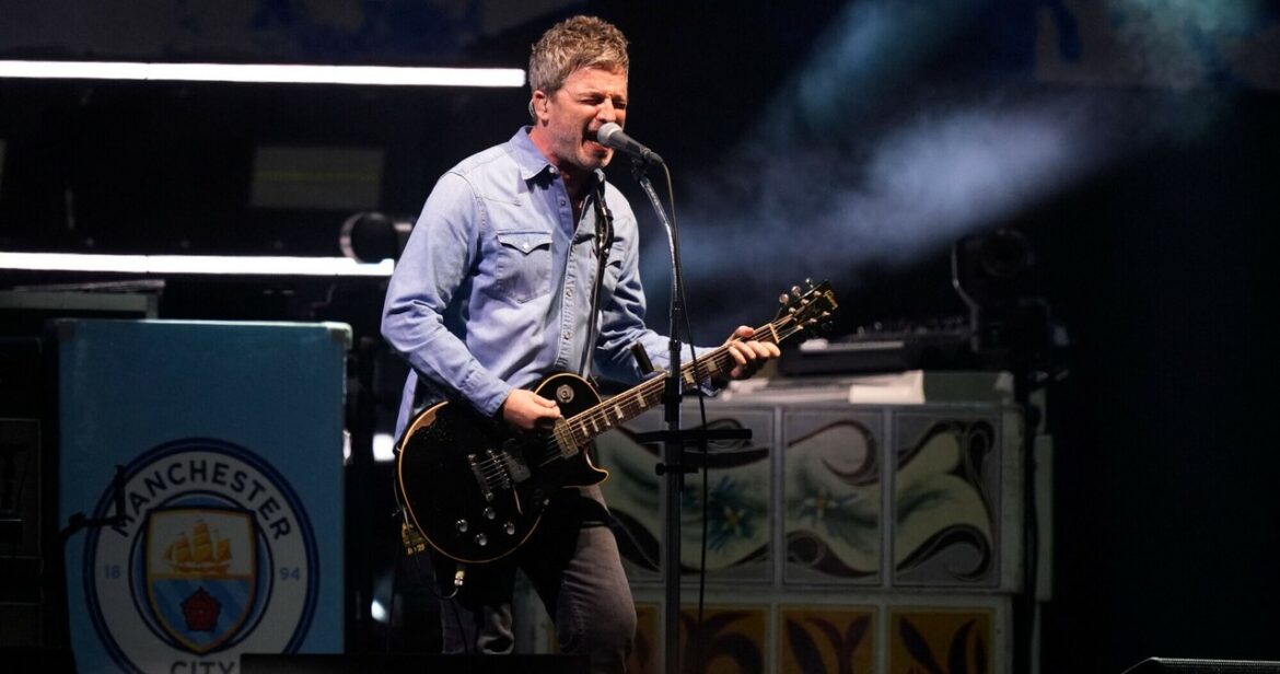 O Lechu Poznań usłyszał cały świat. Znany muzyk dostał koszulkę klubu