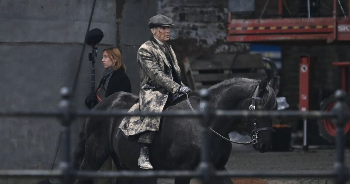 "Jazda bez trzymanki". Tego fani "Peaky Blinders" się nie spodziewali