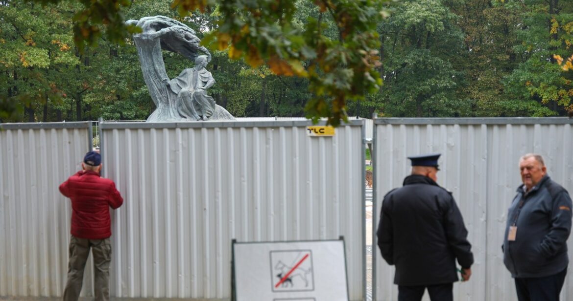 Zdjęcie z Chopinem nie takie proste. Remont w czasie festiwalu