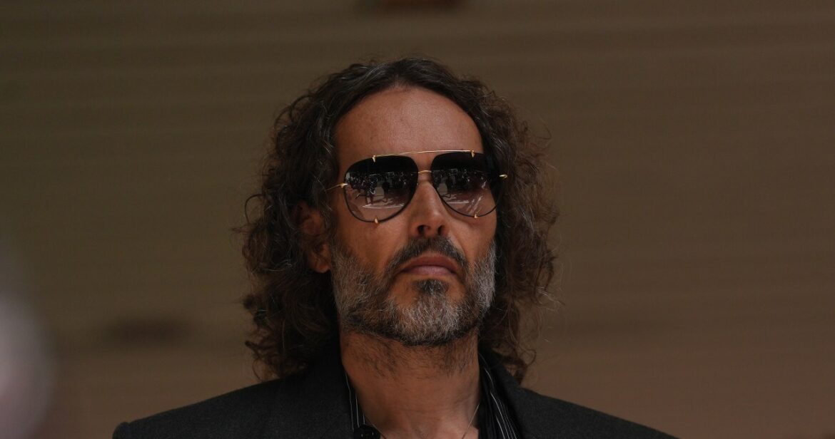 Komik czy seksualny drapieżca? Russell Brand z nowymi zarzutami