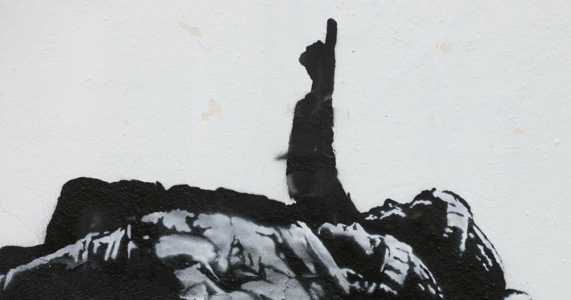 Popatrz w górę, czyli Banksy na święta. Oto nowe murale artysty