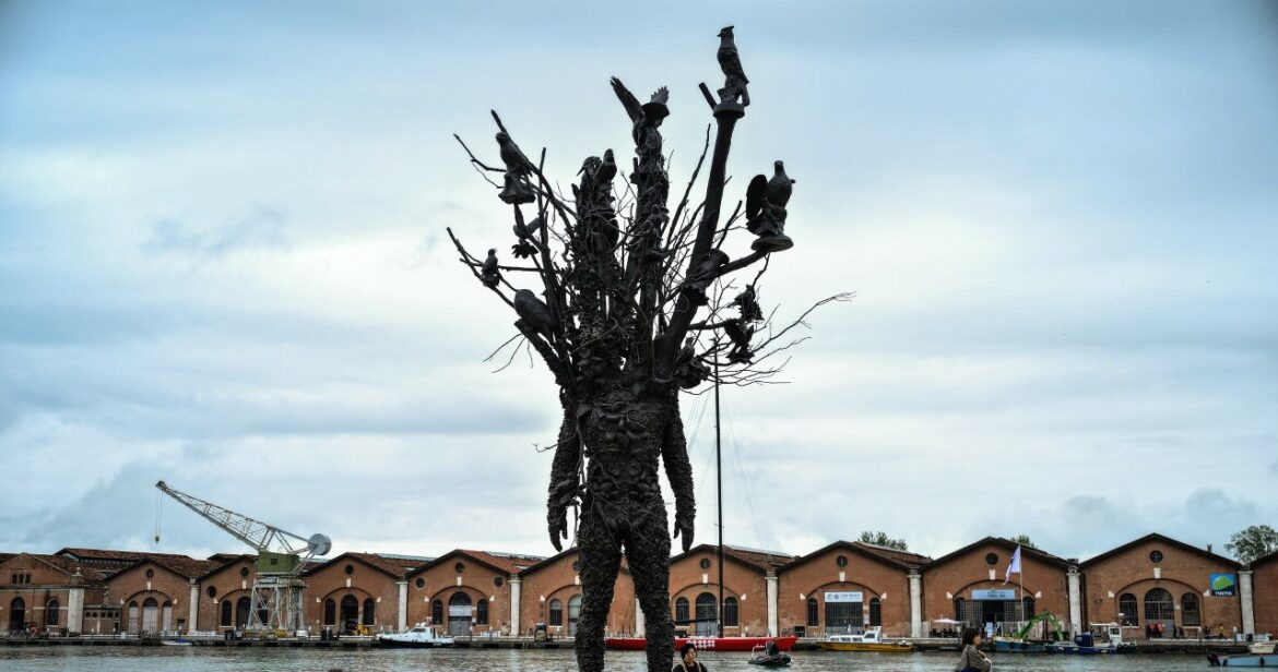 Artyści bojkotują Biennale. Wycofują się z konkursu, nagród nie chcą